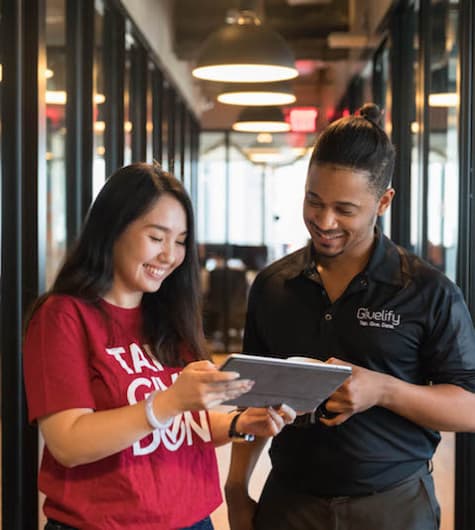 TextBless employee helping a customer
